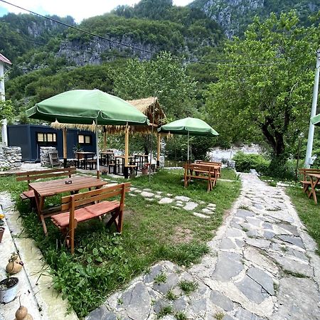 Guesthouse Kujtimi Тет Екстериор снимка