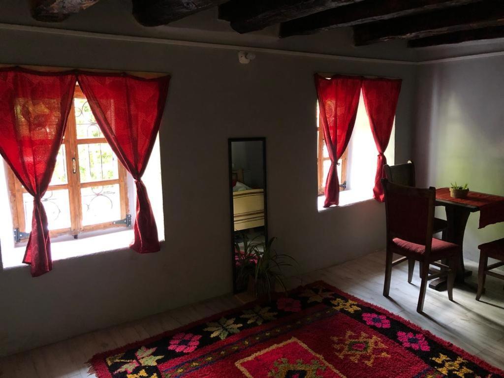 Guesthouse Kujtimi Тет Екстериор снимка