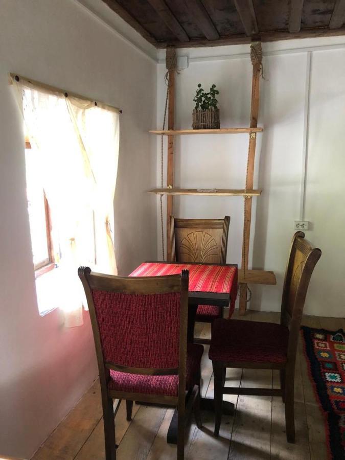 Guesthouse Kujtimi Тет Екстериор снимка