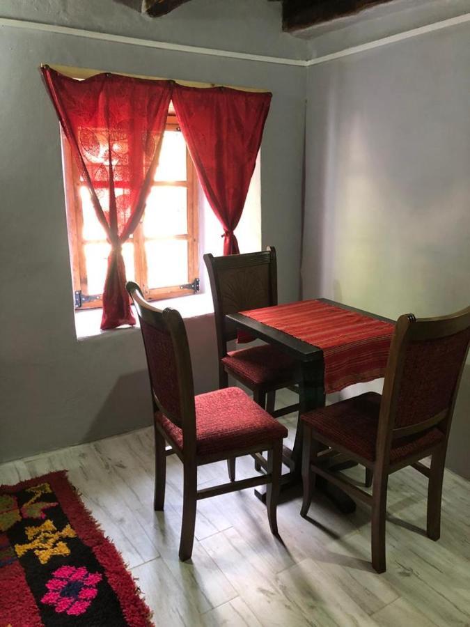 Guesthouse Kujtimi Тет Екстериор снимка