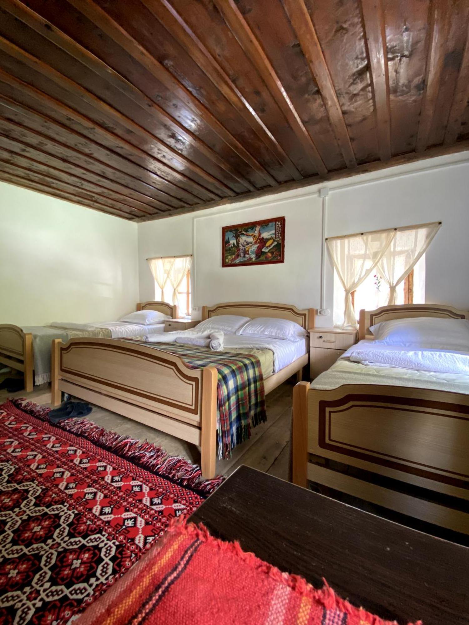 Guesthouse Kujtimi Тет Екстериор снимка